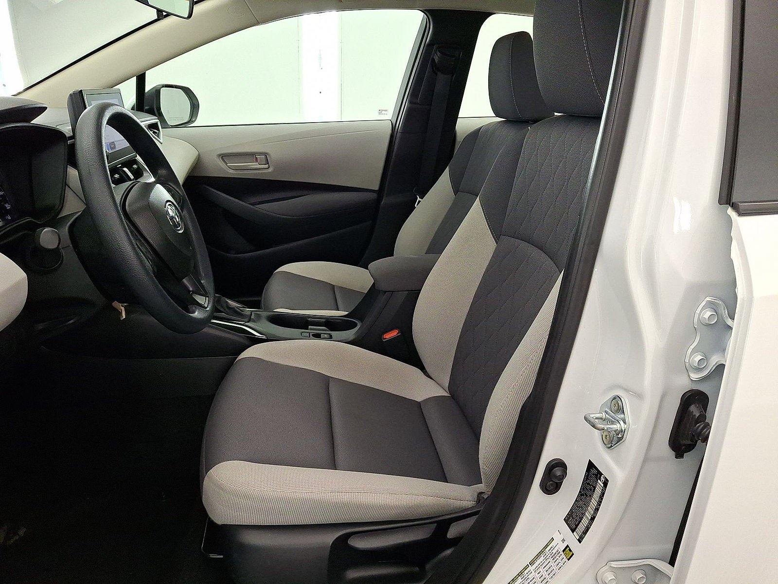 Certified 2025 Toyota Corolla LE FWD image 3