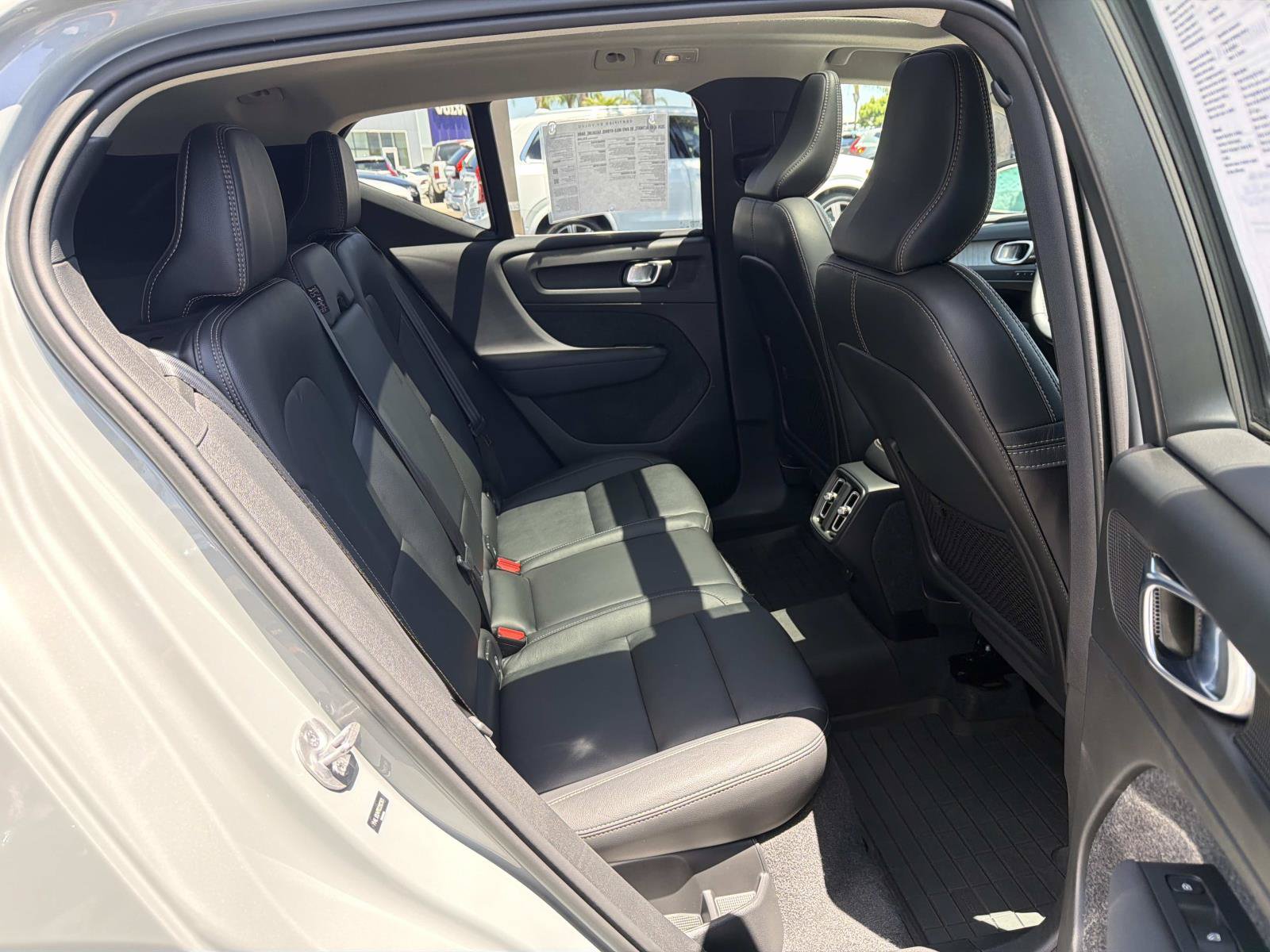 Certified 2024 Volvo XC40 B5 Ultimate w/ Protection Package Premier AWD/4WD image 24
