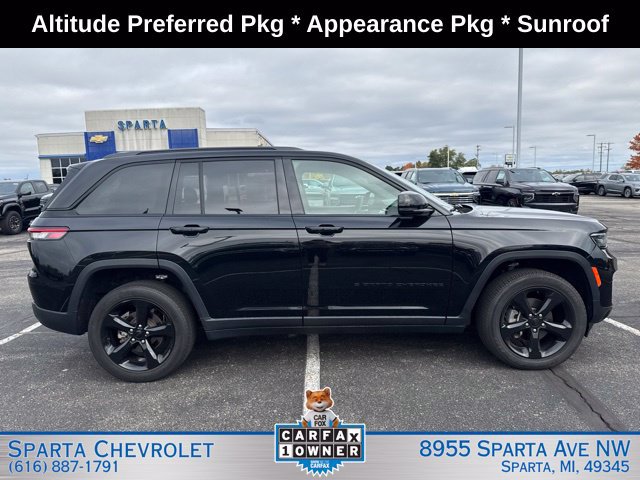 Used 2024 Jeep Grand Cherokee Altitude AWD/4WD image 2