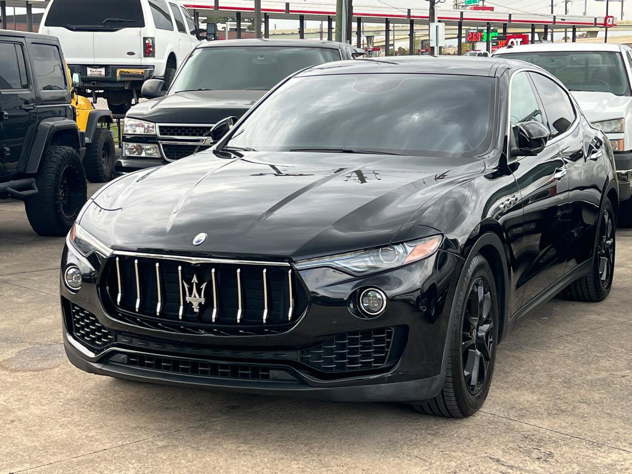 Used 2018 Maserati Levante AWD/4WD image 39