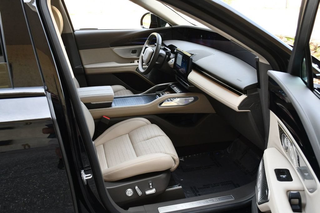 Used 2024 Lincoln Nautilus Reserve w/ Equipment Group 203A AWD/4WD image 45