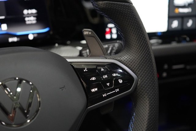 Used 2024 Volkswagen Golf R image 25