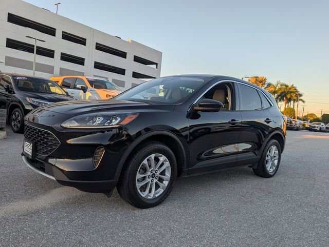 Certified 2020 Ford Escape SE image 3