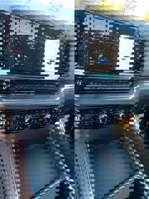 New 2025 GMC Sierra 2500 SLT w/ SLT Convenience Package image 21