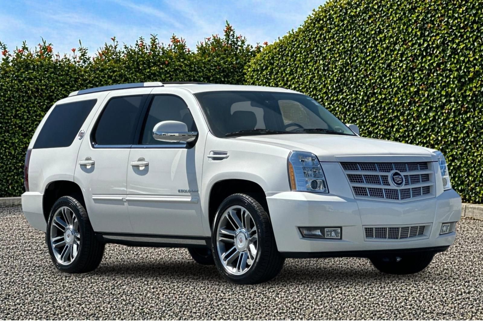Used 2013 Cadillac Escalade Premium AWD/4WD image 1