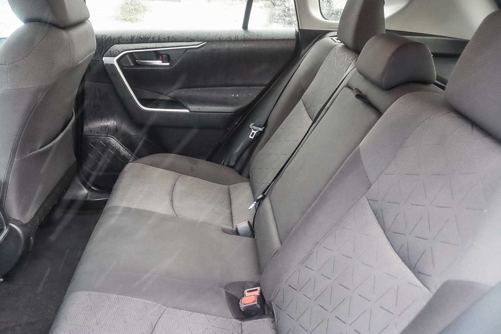 Used 2021 Toyota RAV4 XLE image 15