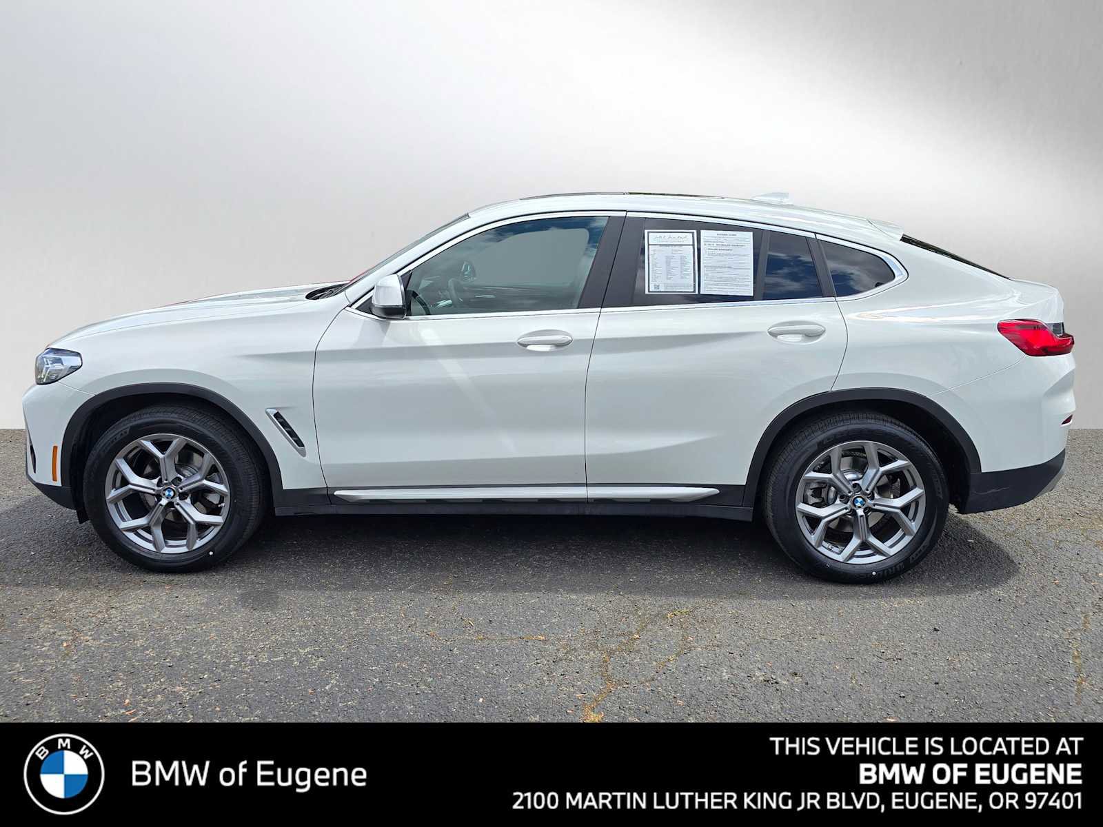 Used 2025 BMW X4 xDrive30i AWD/4WD image 6