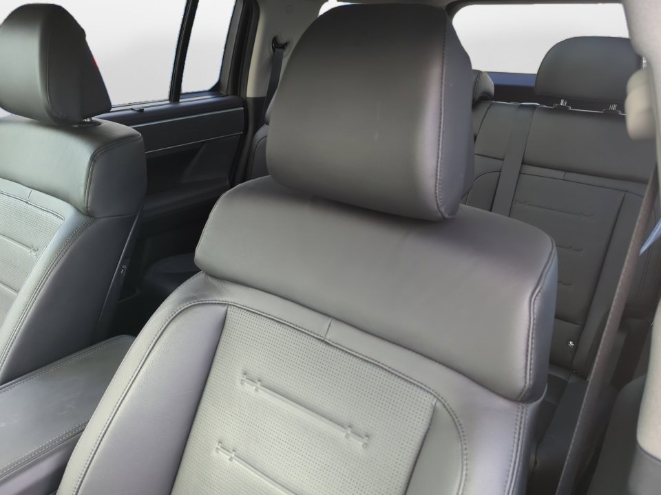 Used 2025 Hyundai Santa Fe Limited image 13