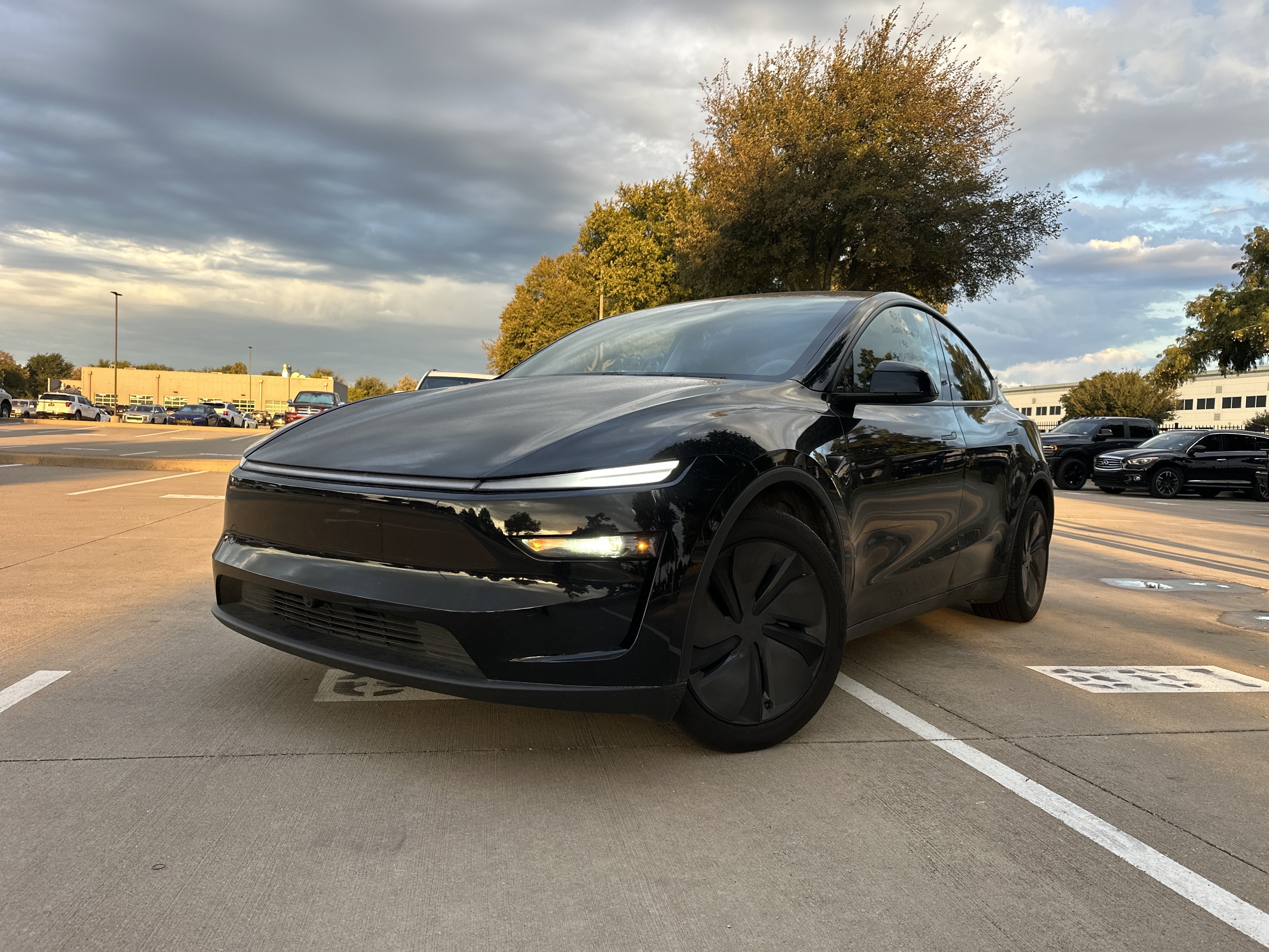 Used 2026 Tesla Model Y Long Range AWD/4WD image 1