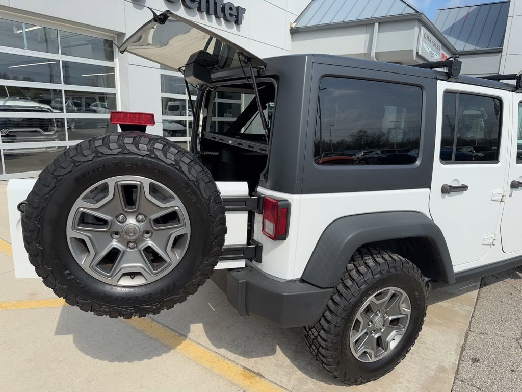 Used 2015 Jeep Wrangler Unlimited Rubicon w/ Connectivity Group AWD/4WD image 17