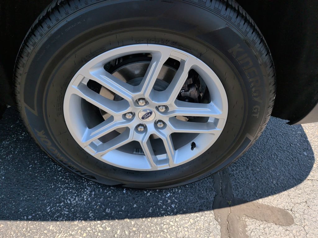 Used 2025 Ford Explorer Active AWD/4WD image 19
