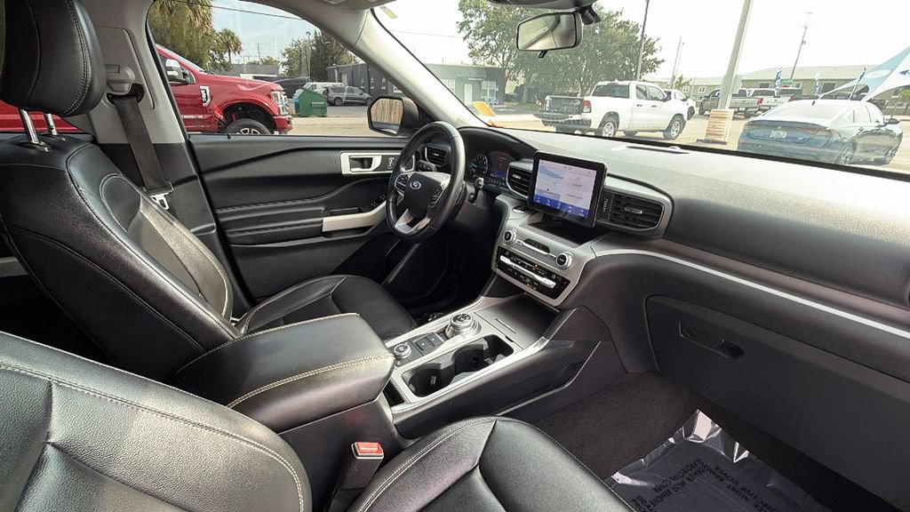 Used 2021 Ford Explorer XLT w/ Equipment Group 202A AWD/4WD image 31