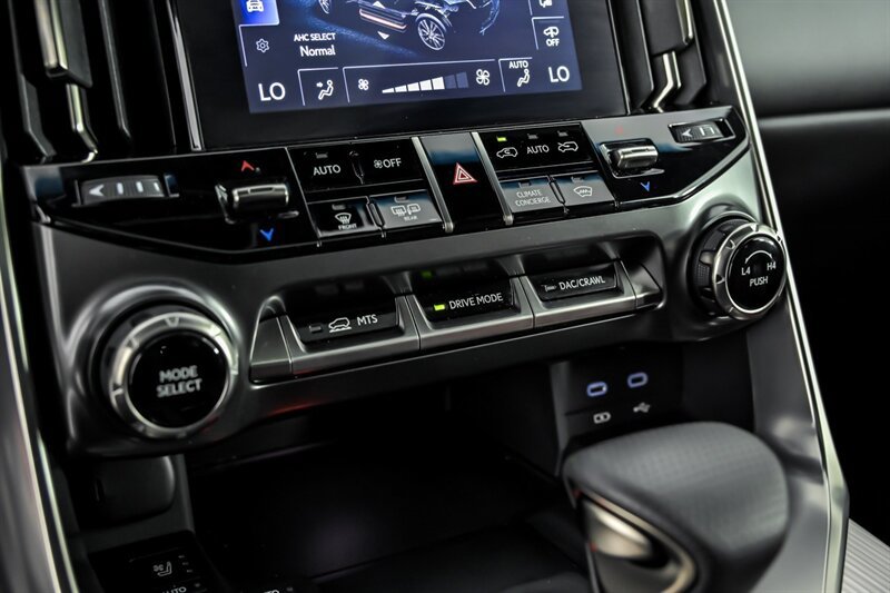 Used 2025 Lexus LX 600 F Sport AWD/4WD image 31