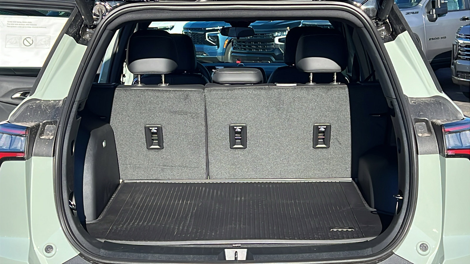 New 2026 Chevrolet Equinox LT w/ Convenience Package II image 11