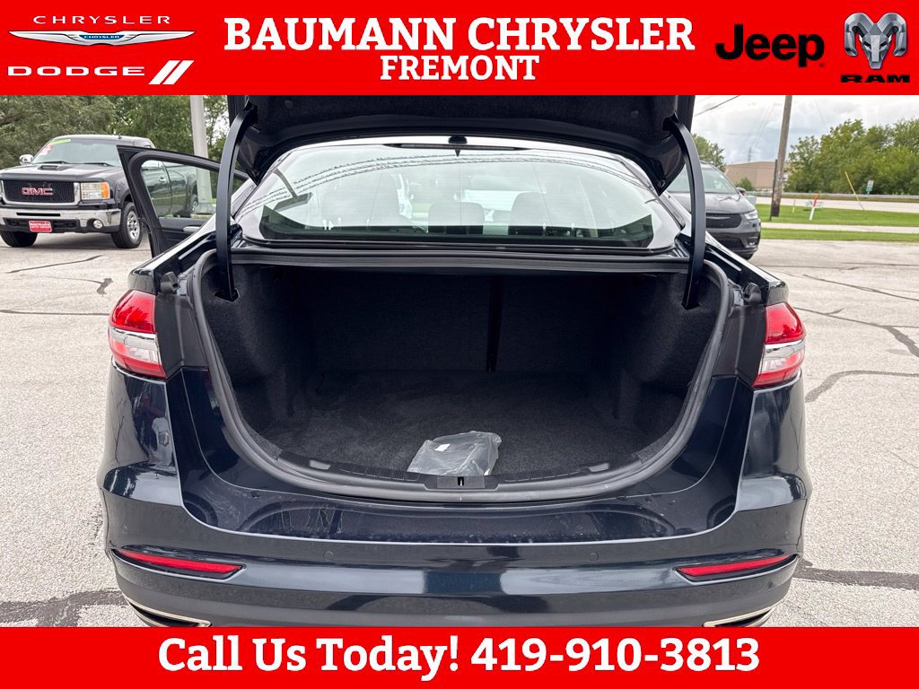 Used 2020 Ford Fusion SE AWD/4WD image 26