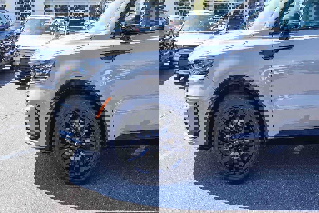 Certified 2023 Kia Sorento SX image 9