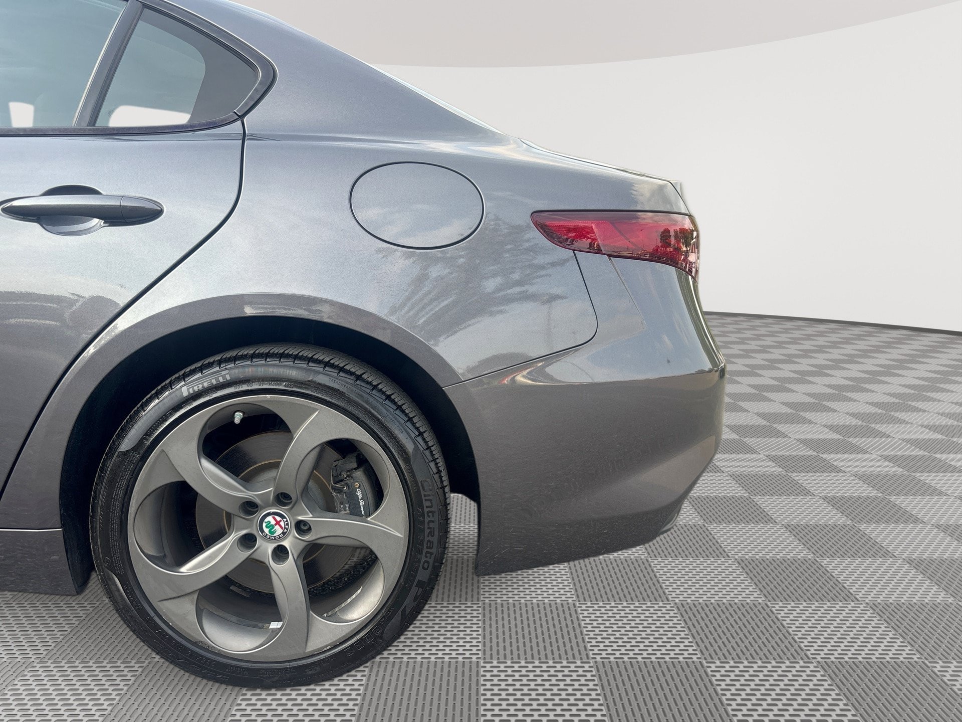 Used 2017 Alfa Romeo Giulia Ti w/ TI 18" Sport Package AWD/4WD image 29