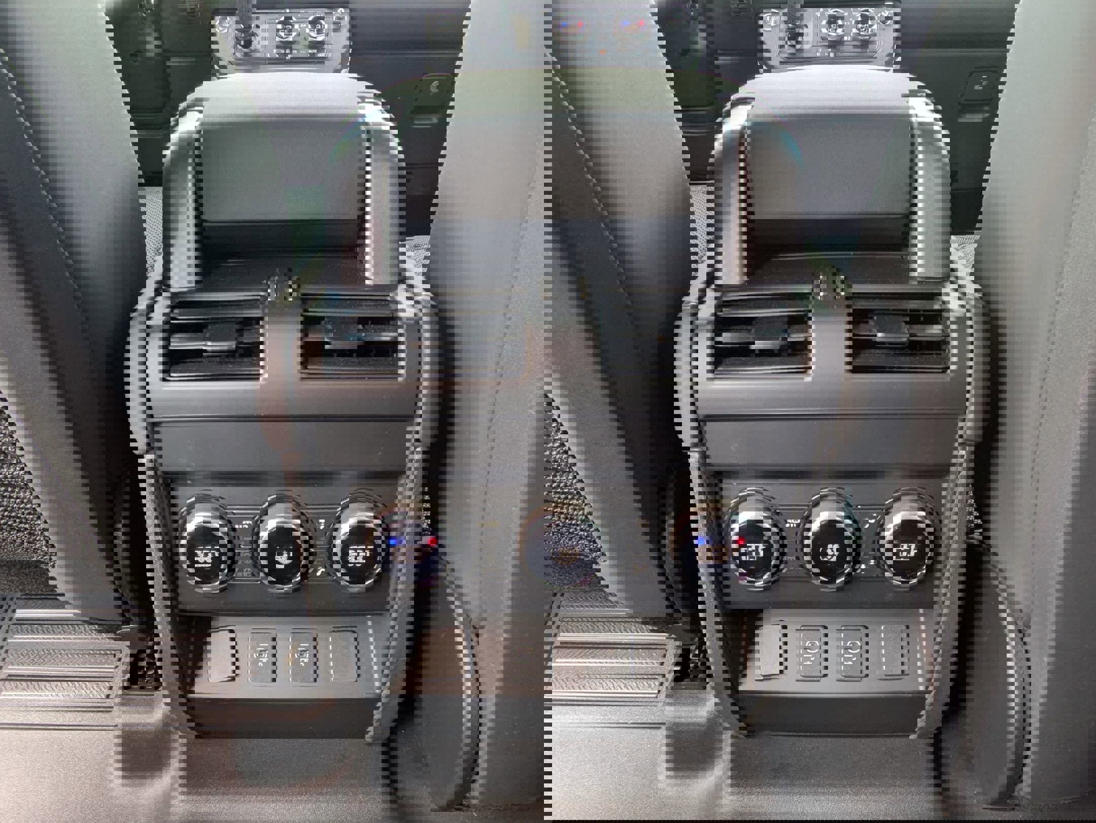 Certified 2024 Land Rover Defender 110 X-Dynamic SE image 24