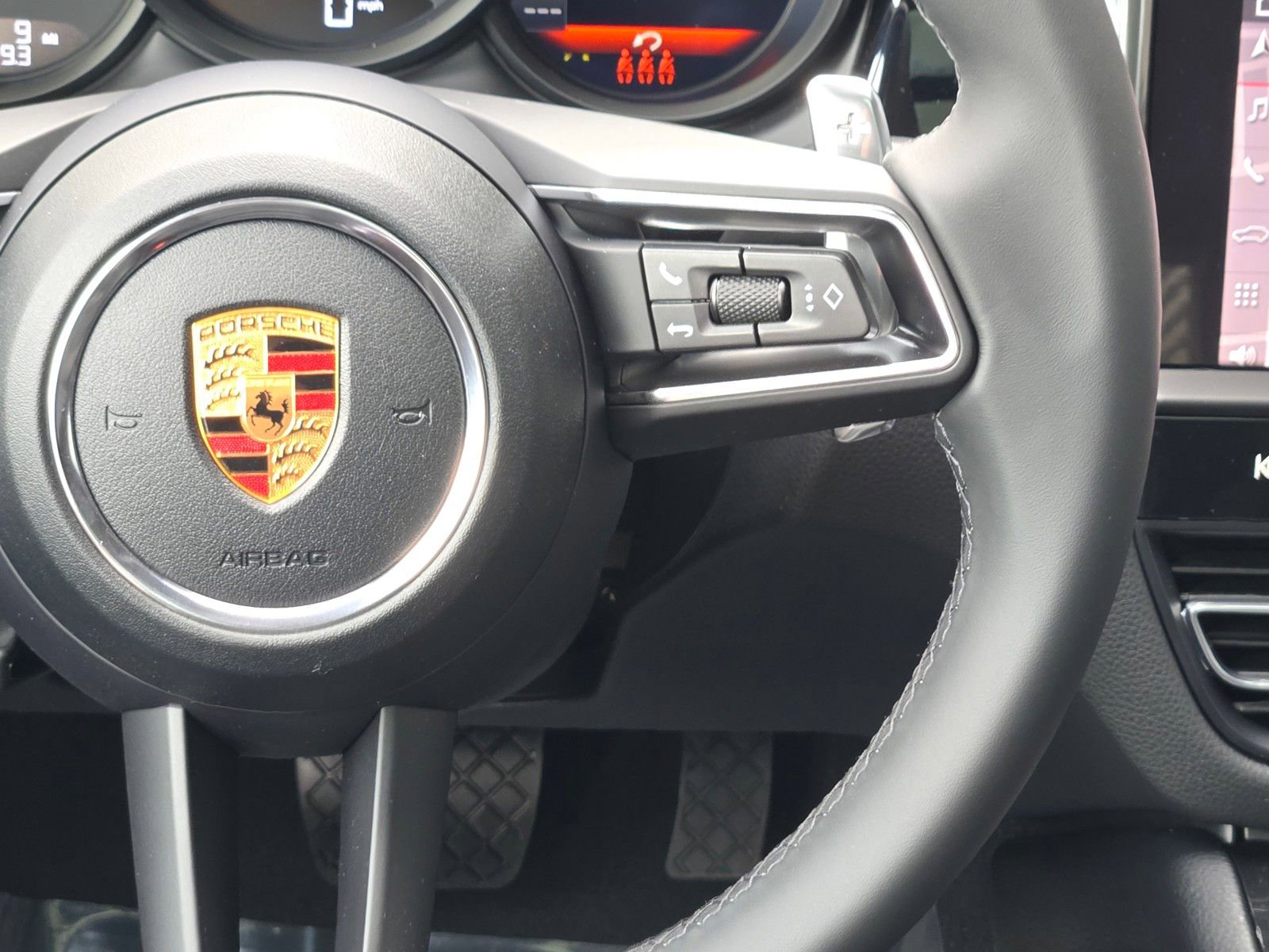 New 2026 Porsche Macan AWD/4WD image 17