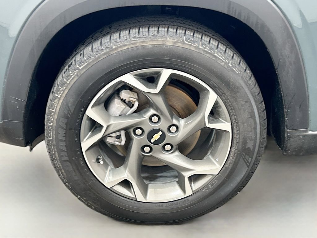 Used 2025 Chevrolet Trax LT w/ Driver Confidence Package FWD image 27