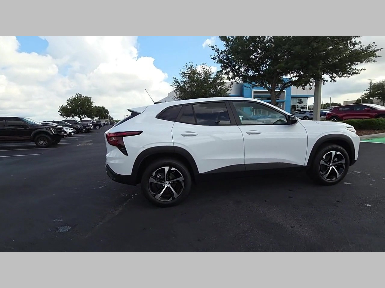 New 2026 Chevrolet Trax RS w/ Sunroof Package FWD image 17