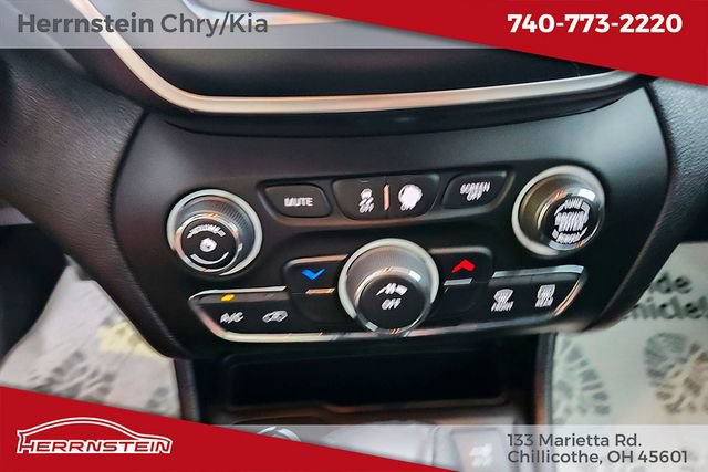 Used 2021 Jeep Cherokee Latitude w/ Mopar Interior Package AWD/4WD image 18
