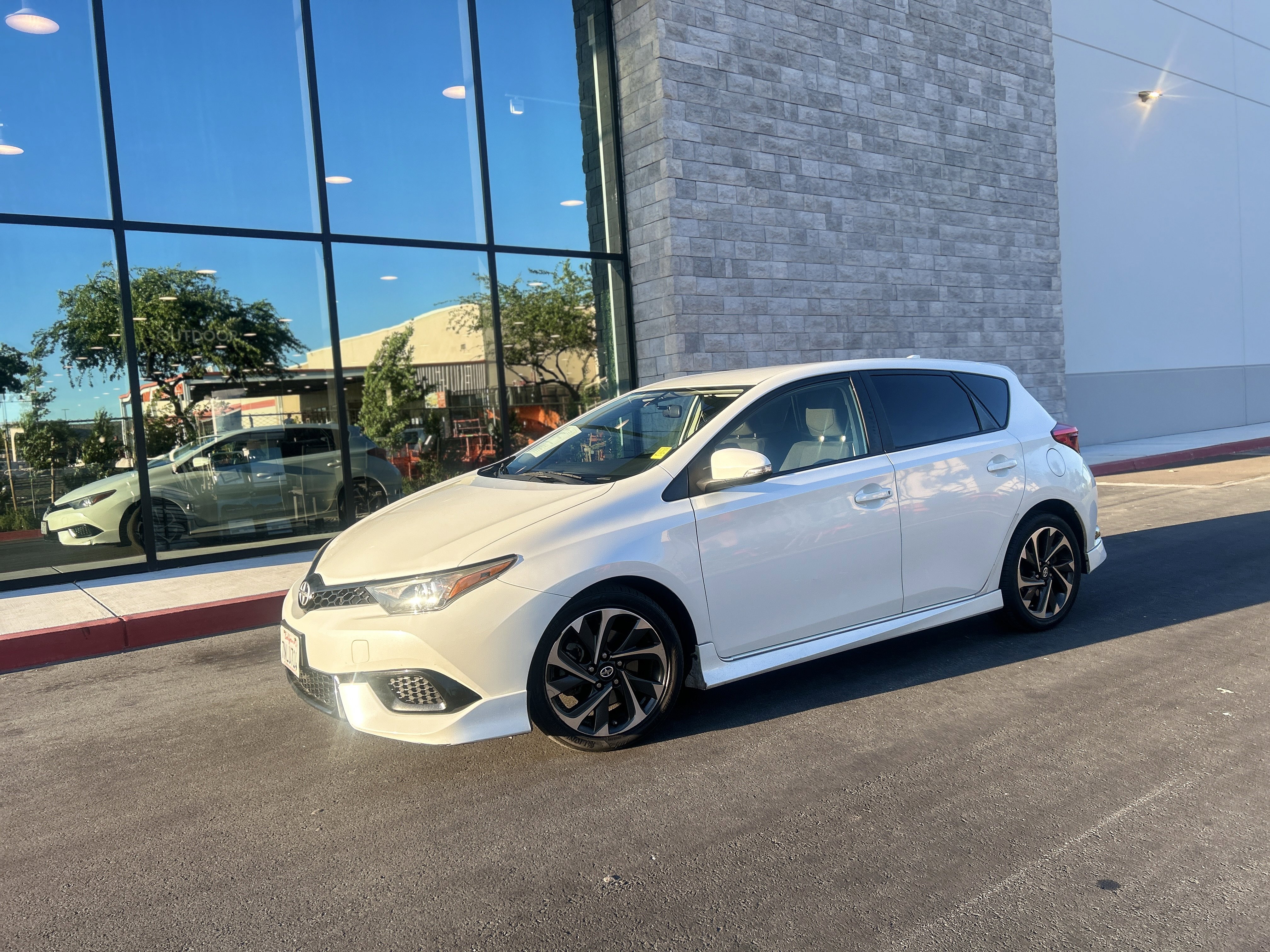 Used 2016 Scion iM image 2