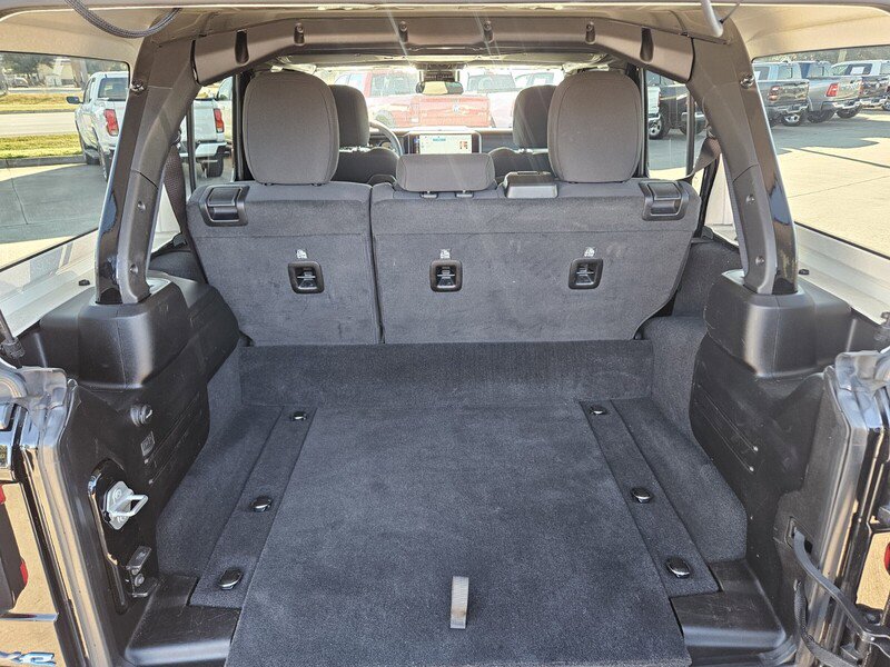 Used 2024 Jeep Wrangler Rubicon image 13