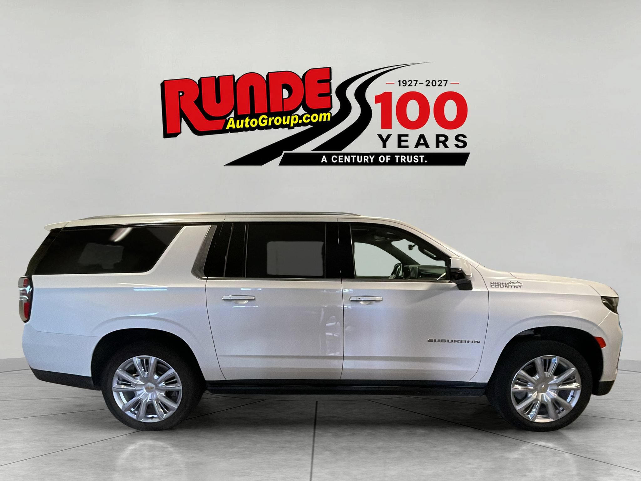 Used 2024 Chevrolet Suburban High Country AWD/4WD image 7