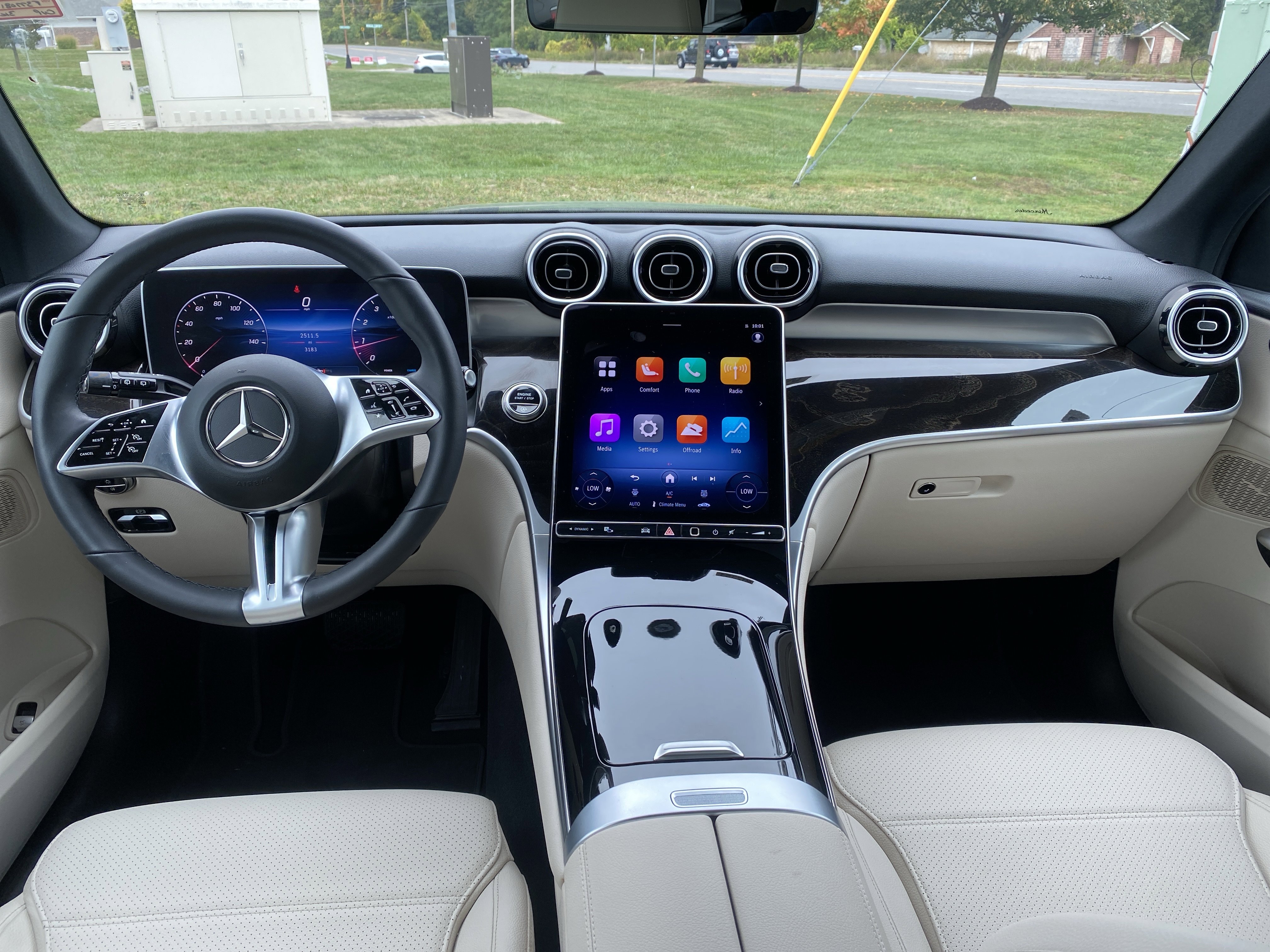 Used 2025 Mercedes-Benz GLC 300 4MATIC image 11