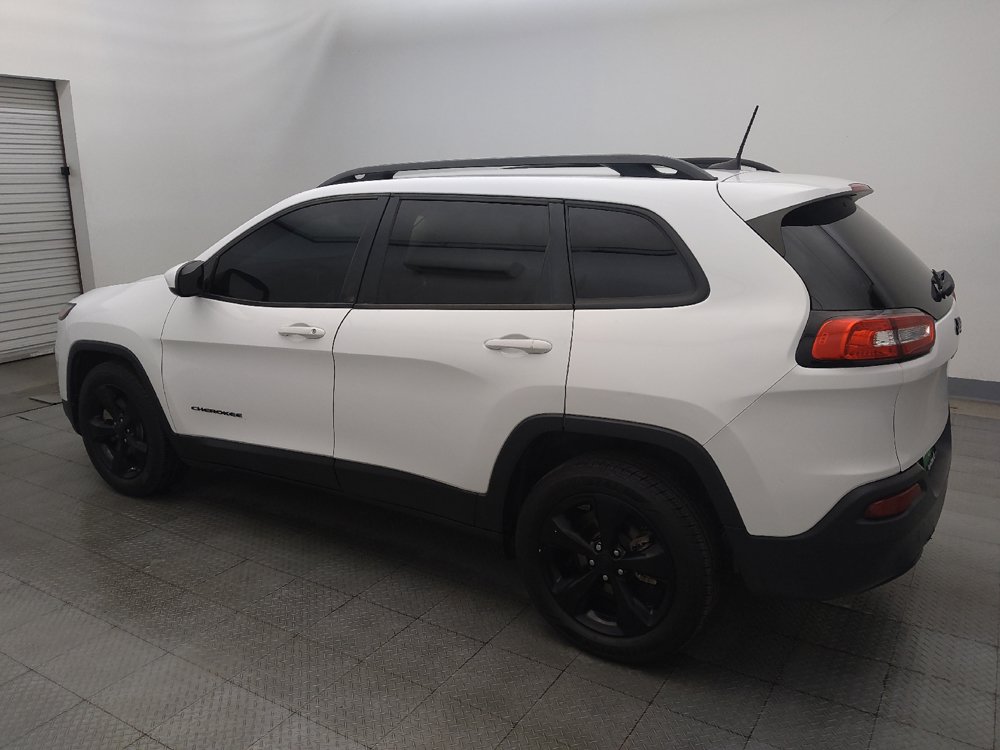 Used 2018 Jeep Cherokee Latitude w/ Altitude Package FWD image 3