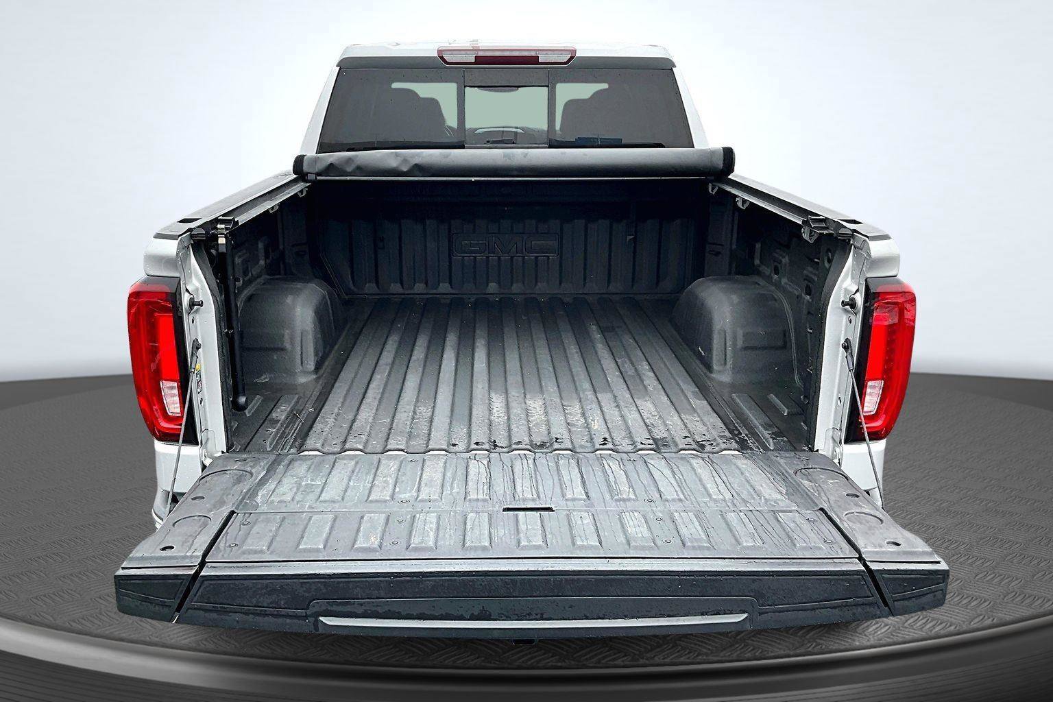 Used 2019 GMC Sierra 1500 SLT w/ SLT Premium Package image 5