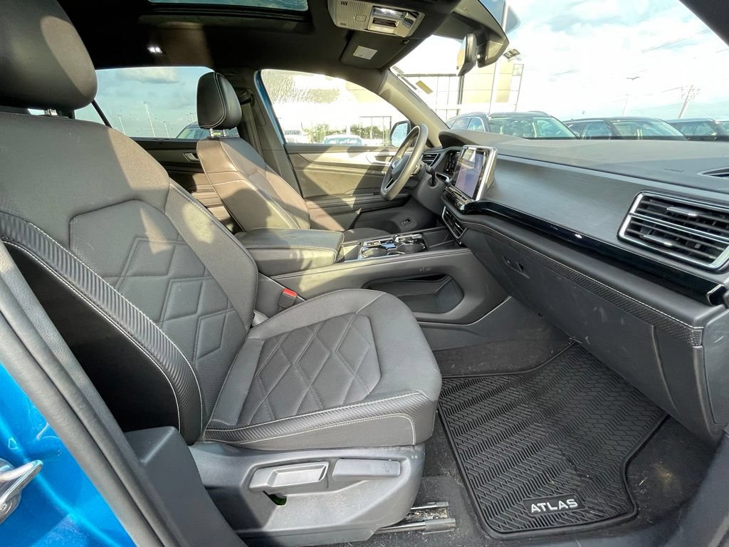 Used 2024 Volkswagen Atlas Cross Sport SE AWD/4WD image 25