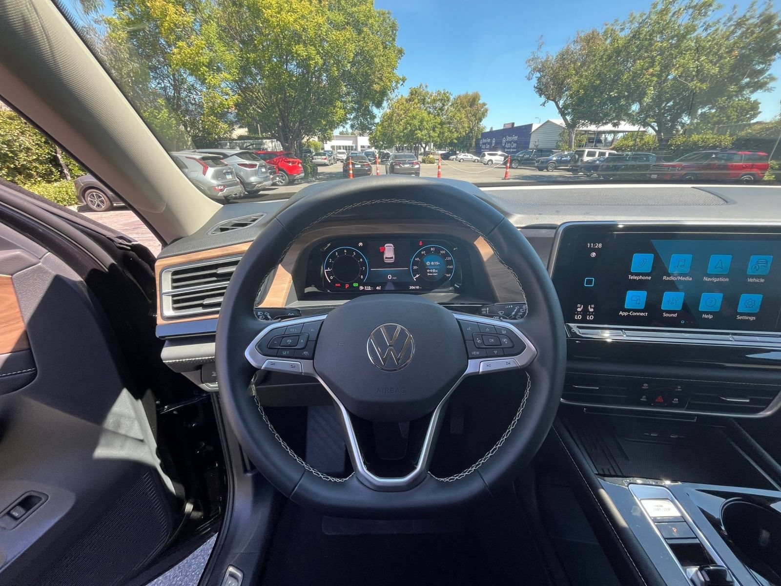 Used 2026 Volkswagen Atlas SE FWD image 37