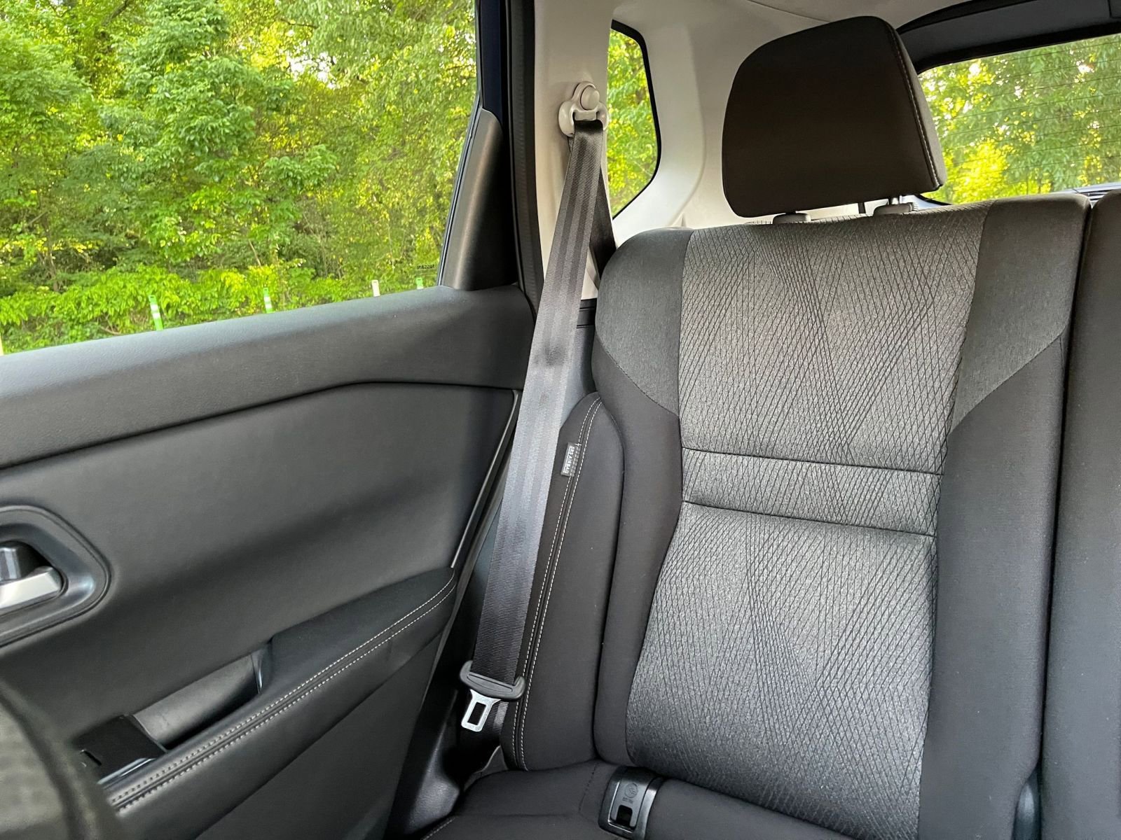 Used 2025 Nissan Rogue SV FWD image 41