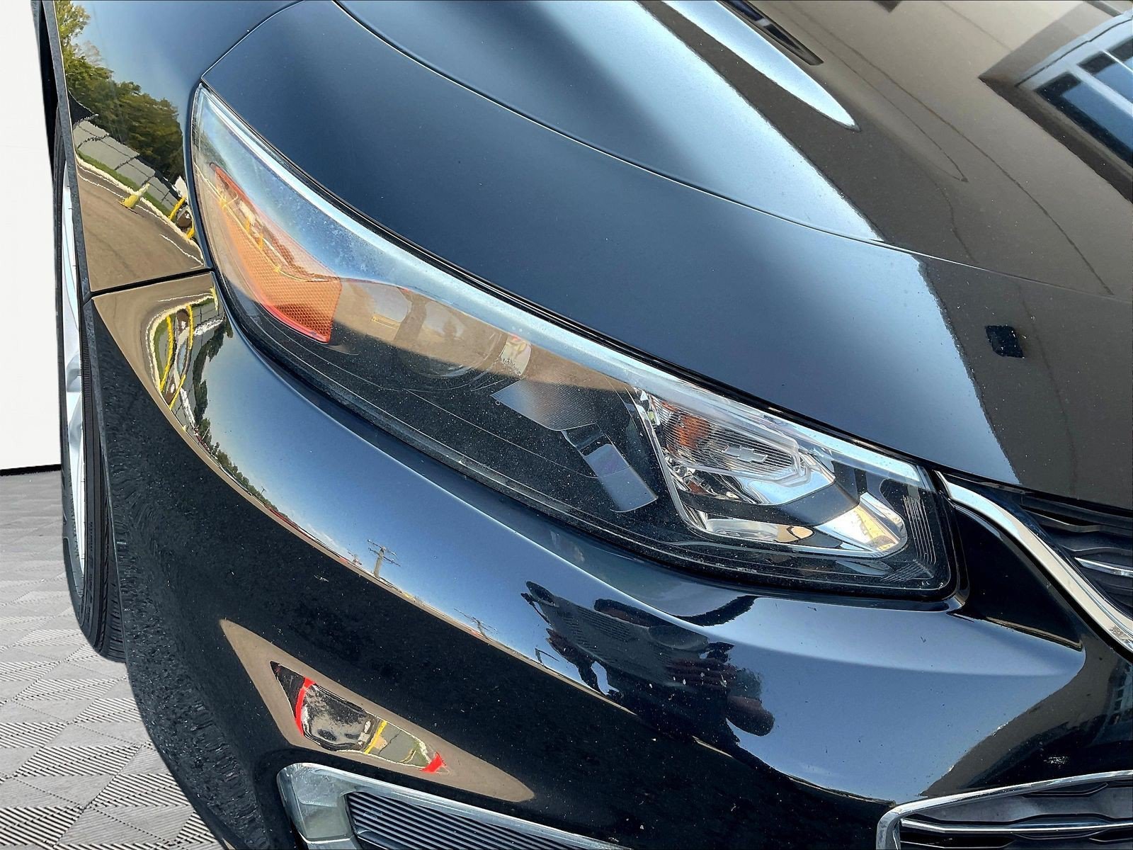 Used 2017 Chevrolet Malibu LT FWD image 31