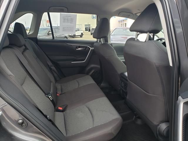 Used 2025 Toyota RAV4 XLE AWD/4WD image 16