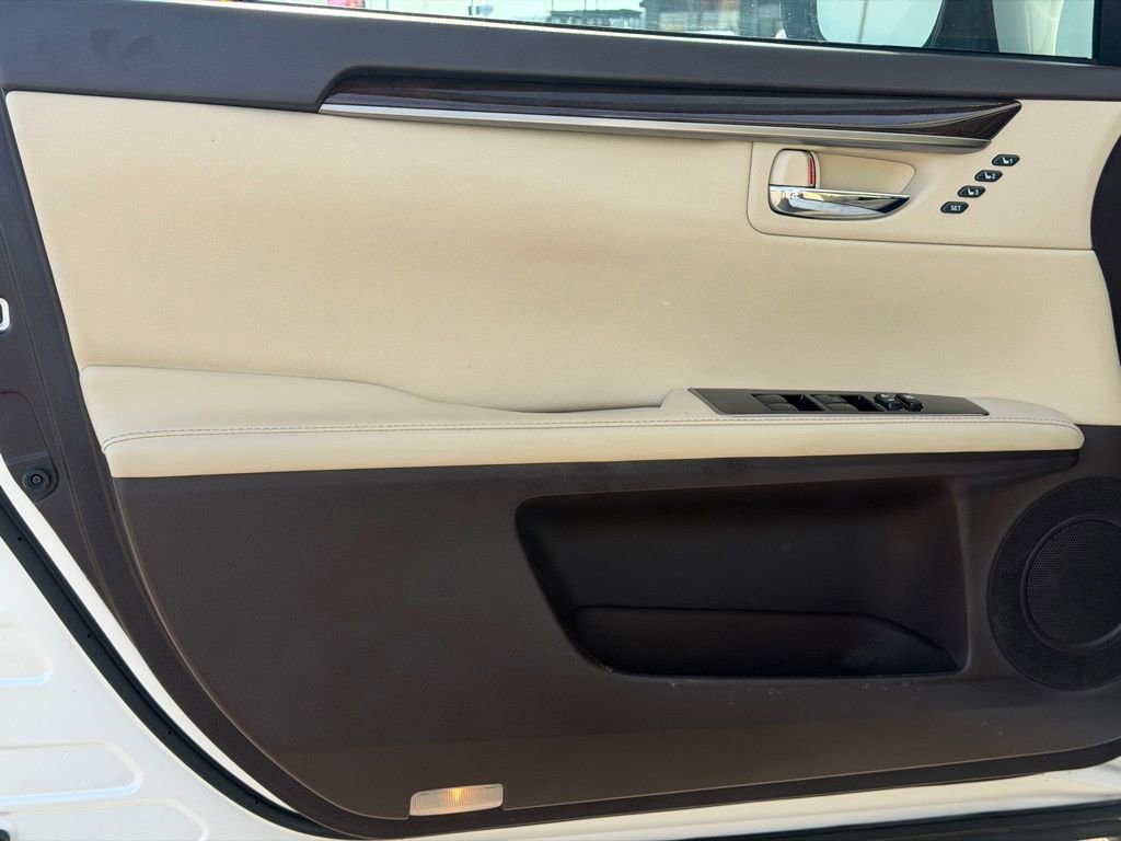 Used 2017 Lexus ES 350 w/ Premium Package image 24