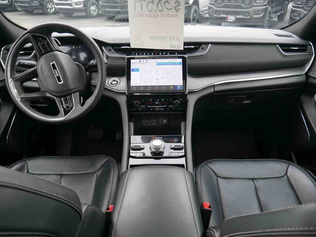 Used 2024 Jeep Grand Cherokee Overland image 5