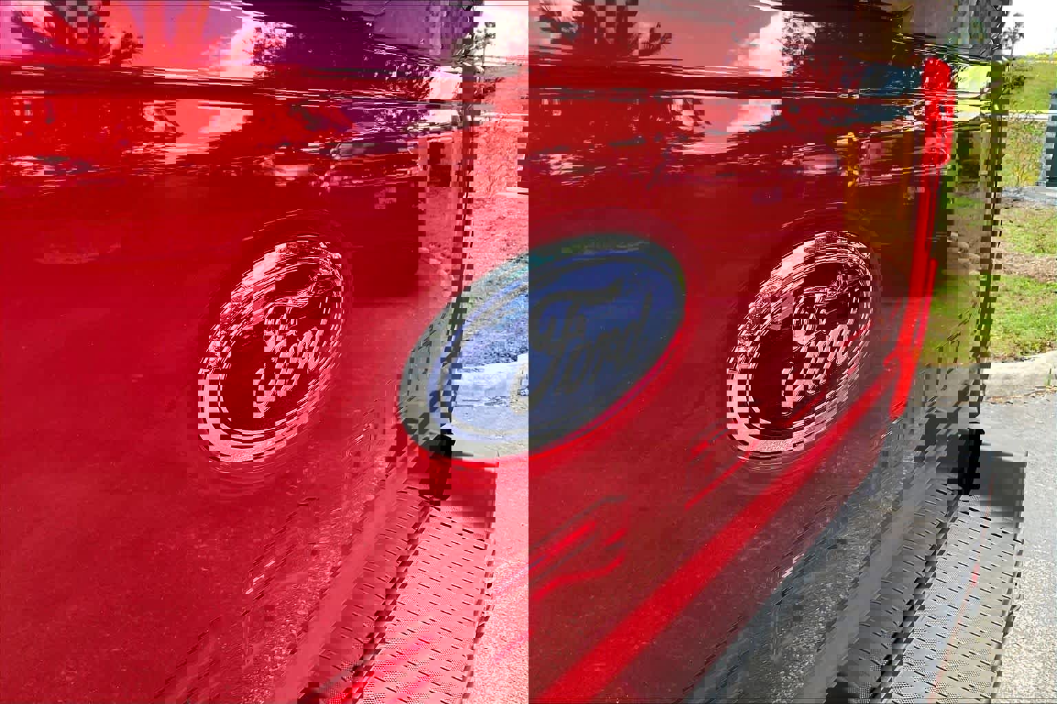 Used 2024 Ford F250 Lariat w/ Tremor Off-Road Package image 9