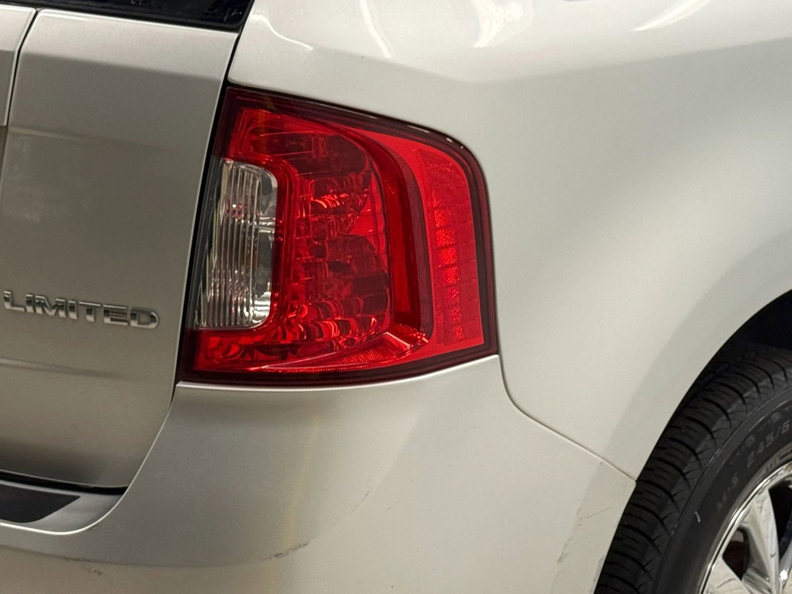 Used 2011 Ford Edge Limited FWD image 10