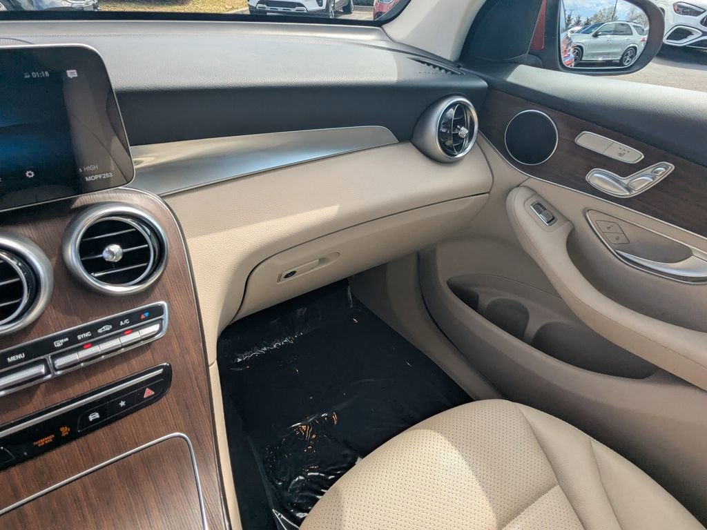 Certified 2022 Mercedes-Benz GLC 300 4MATIC w/ Multimedia Package Lite image 4