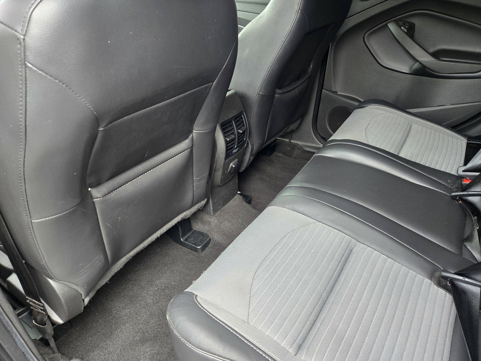 Used 2019 Ford Escape SE FWD image 11