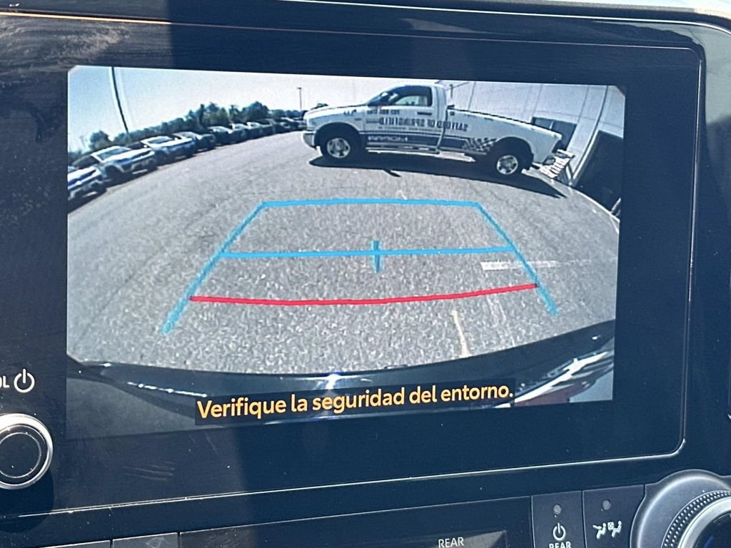 Used 2024 Toyota Highlander XLE AWD/4WD image 25
