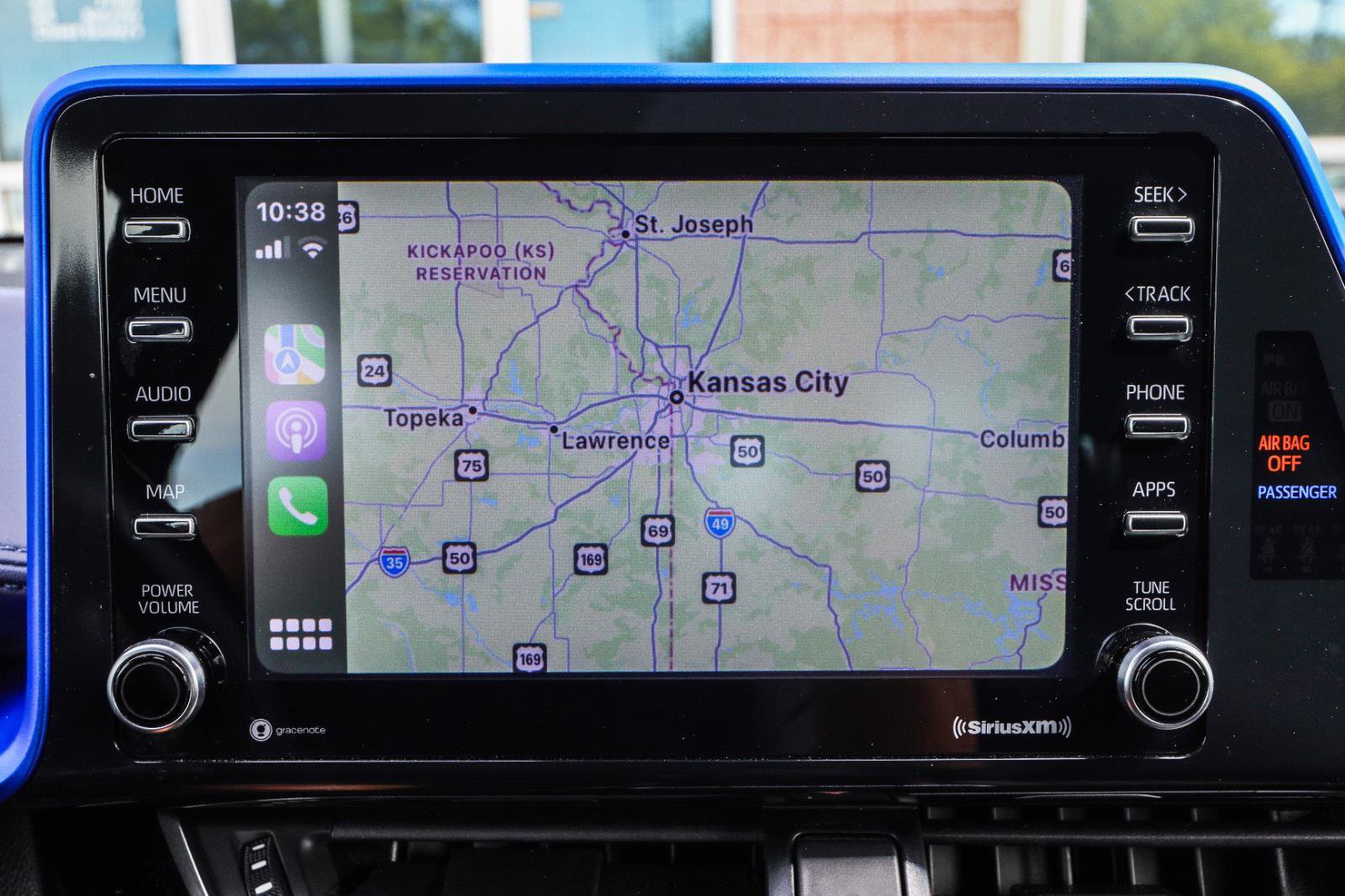 Used 2020 Toyota C-HR XLE FWD image 7