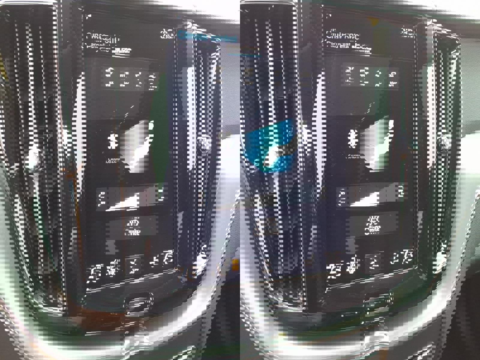 Used 2019 Volvo XC60 T5 Momentum w/ Premium Package image 23