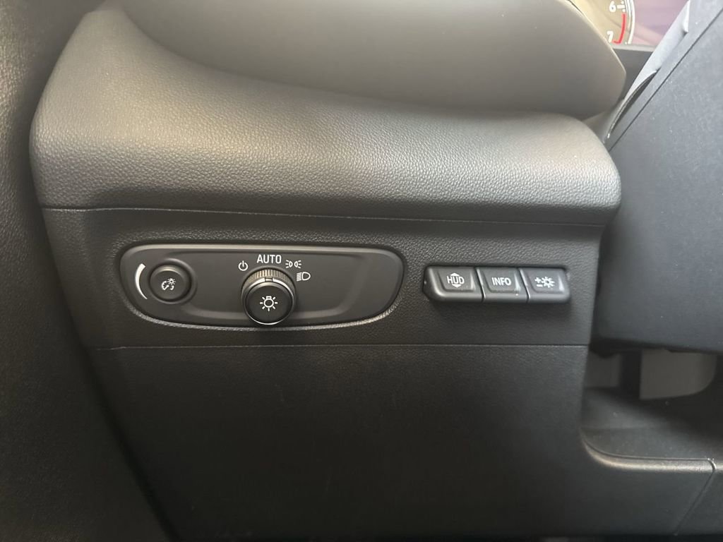 Certified 2021 Buick Envision Avenir w/ Technology Package II image 18