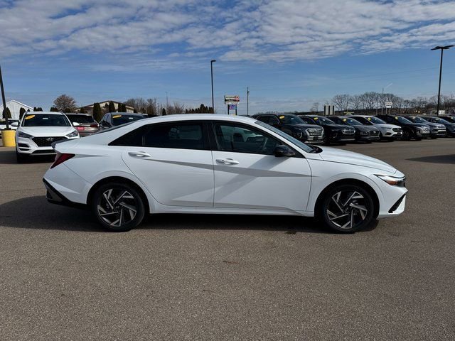 Used 2025 Hyundai Elantra Sport image 24