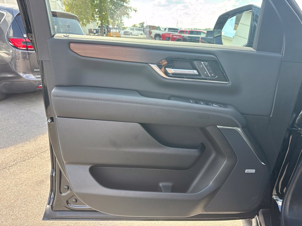 New 2026 GMC Yukon XL Denali w/ Sun & Power Step Package AWD/4WD image 11