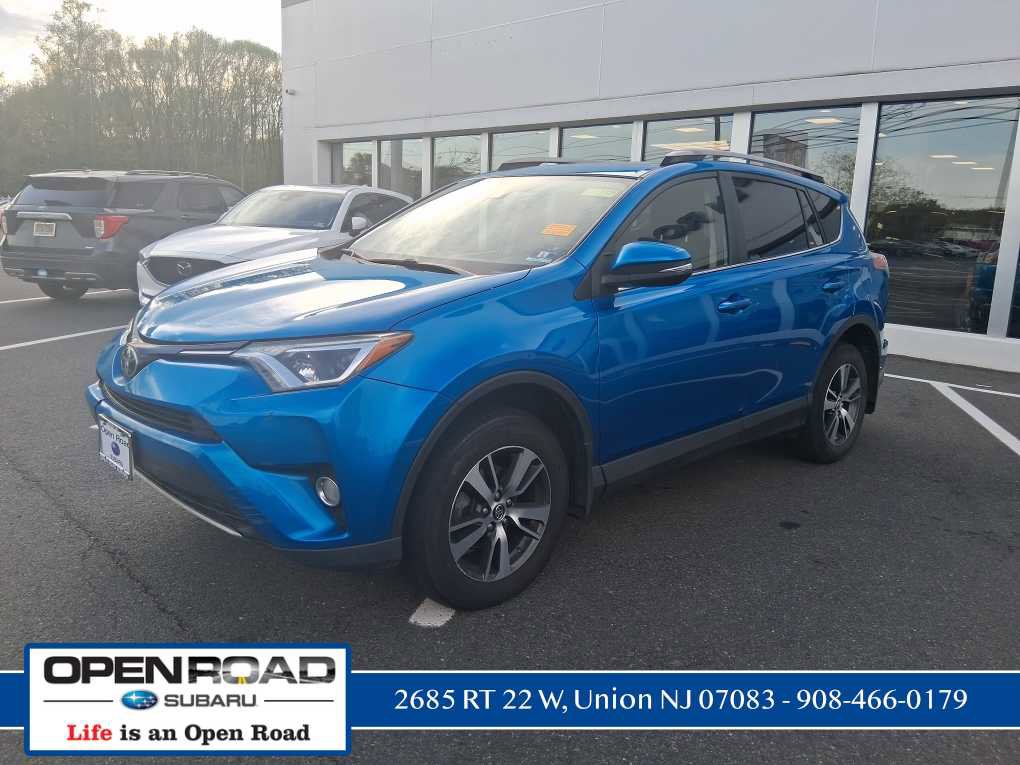 Used 2018 Toyota RAV4 XLE AWD/4WD image 3